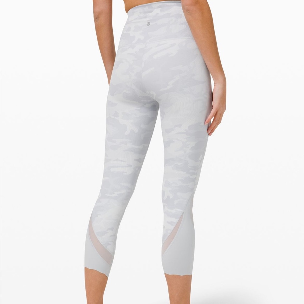 Lululemon Wunder-Under Scalloped Hem Leggings - Picture 3 of 11